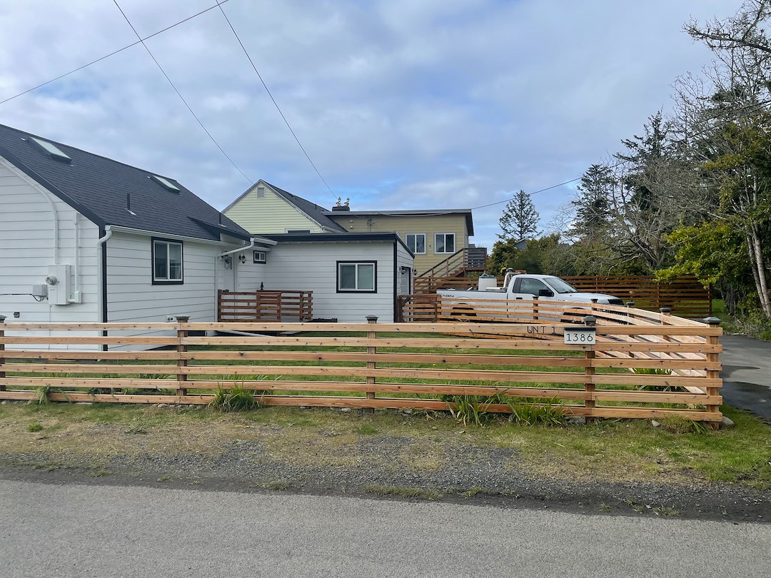 Cleaning and painting needed for rental home / real estate market in Seaside, OR