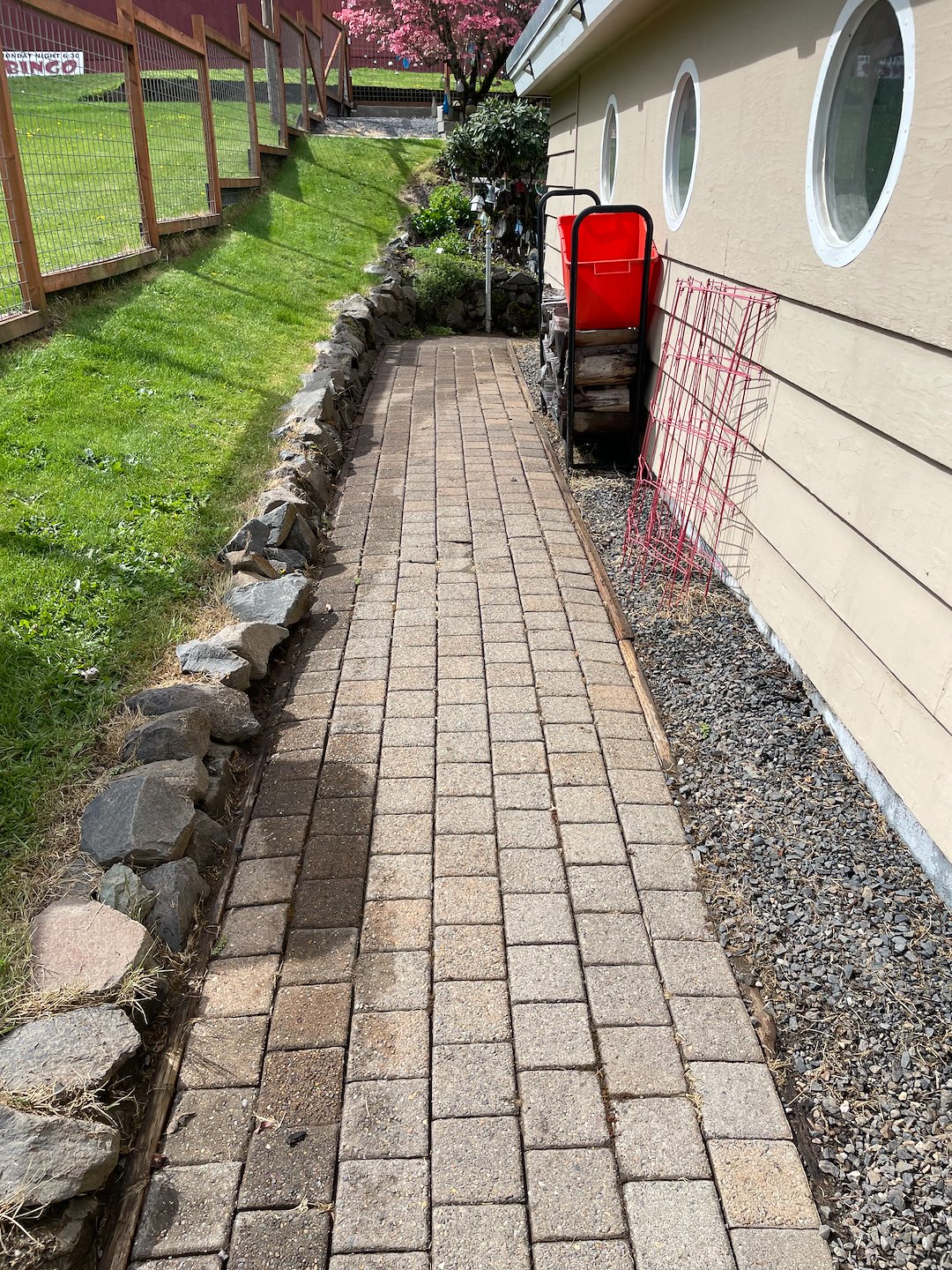 House softwashing and concrete cleaning in Scappoose, OR